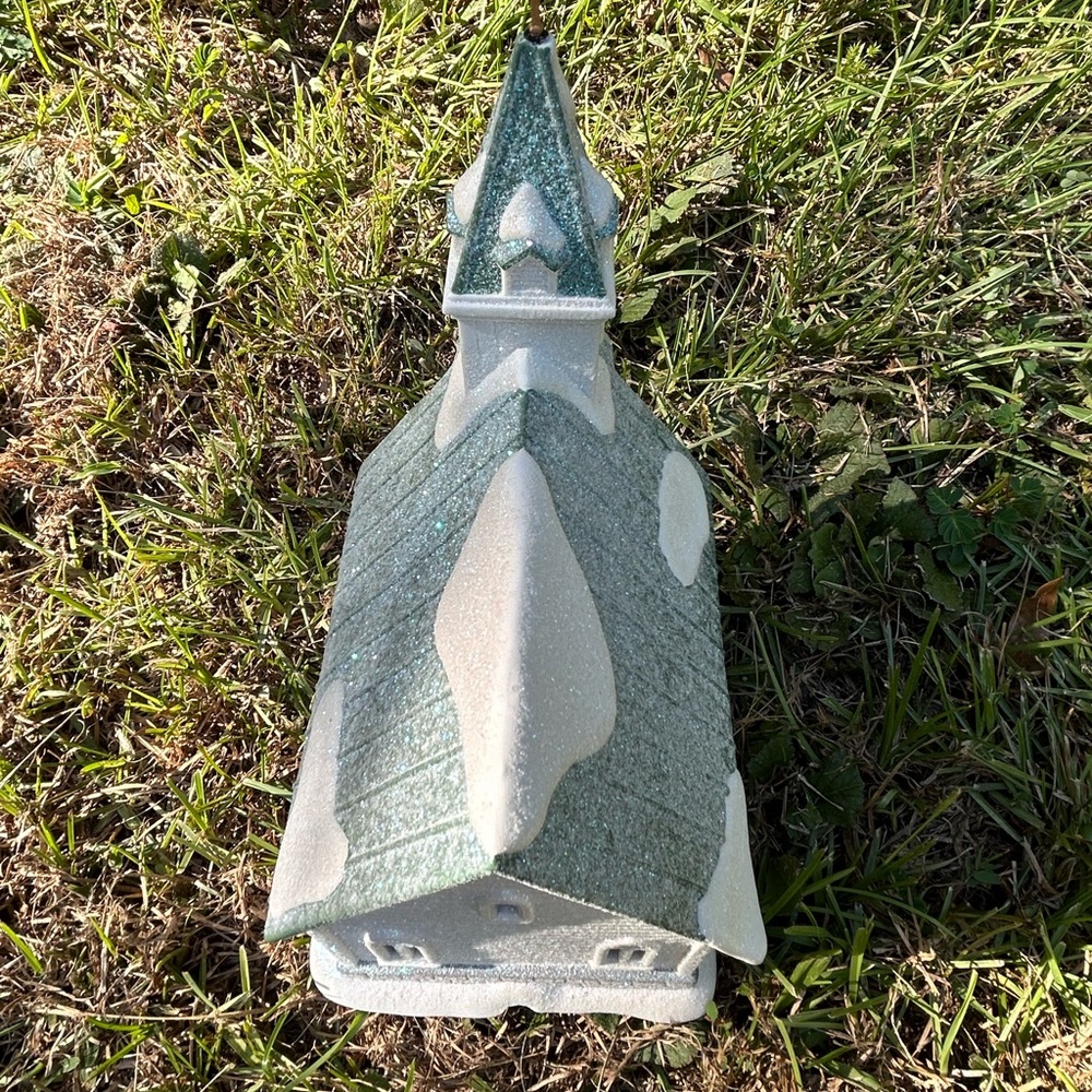 First Frost by Department 56 Lighted Porcelain “Cedar Isles Church” - Picture 11 of 17